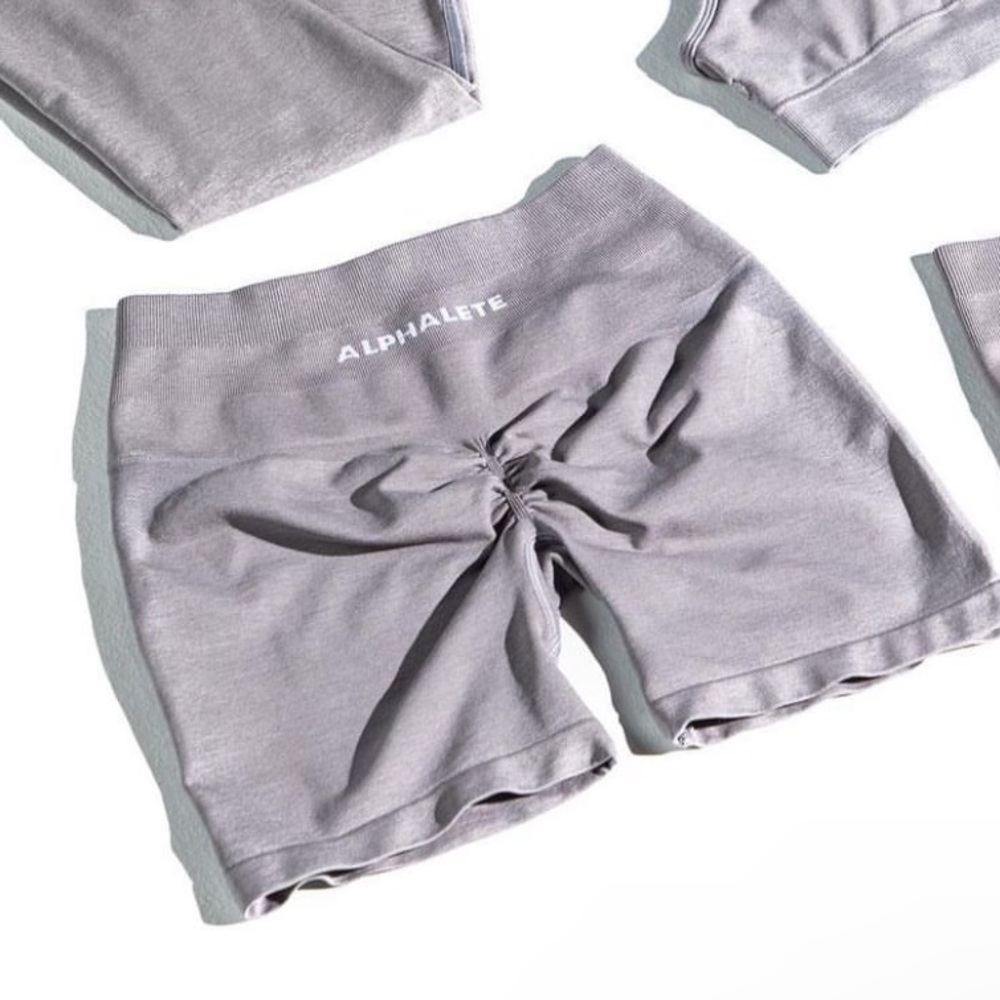 Alphalete Amplify 4.5 inch shorts